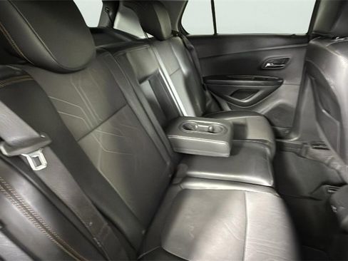 Used 2021 Chevrolet Trax LT w/ LT Convenience Package image 27