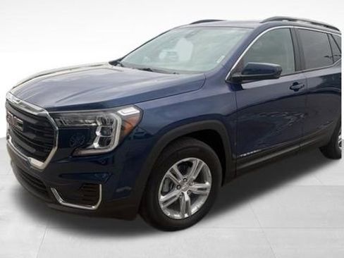 Used 2023 GMC Terrain SLE w/ Driver Convenience Package image 11