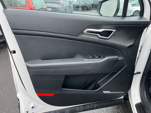 Used 2025 Kia Sportage LX image 20