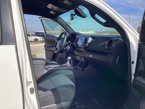 Used 2020 Toyota Tacoma TRD Sport image 10