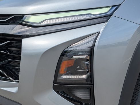 Used 2025 Chevrolet Equinox RS AWD/4WD image 16