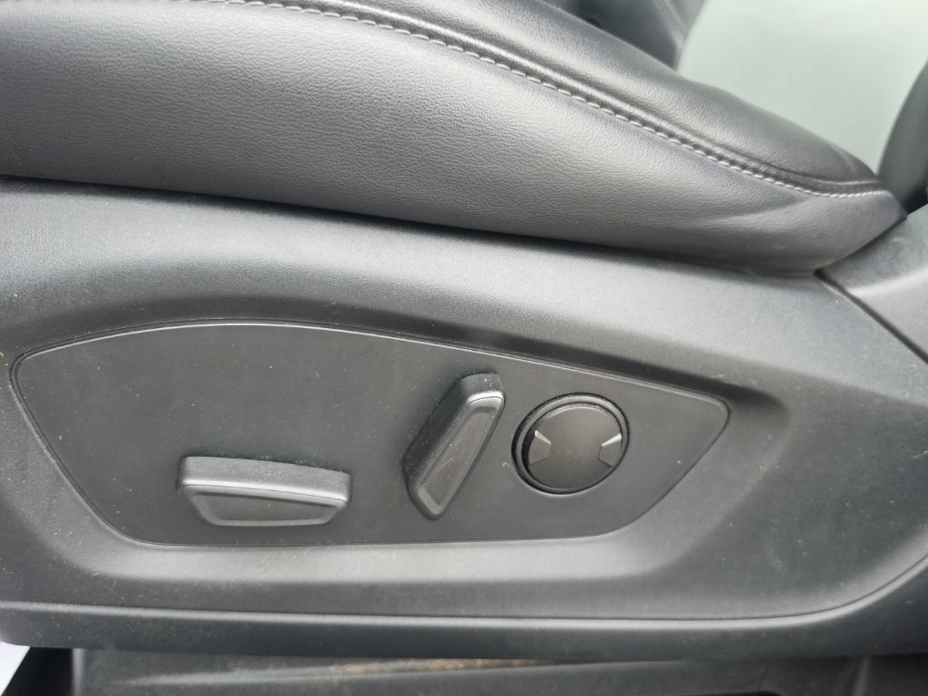 Used 2023 Ford Explorer XLT w/ Equipment Group 202A AWD/4WD image 17
