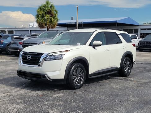 Used 2024 Nissan Pathfinder SV FWD image 6