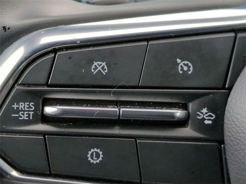 Used 2025 Chevrolet Equinox LT image 19