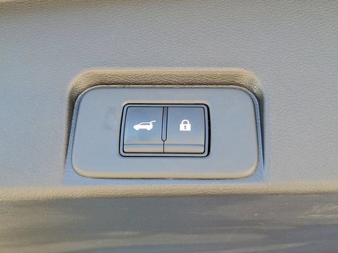 Certified 2025 Nissan Rogue SV FWD image 17