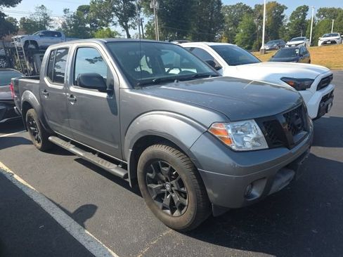 Used 2021 Nissan Frontier SV w/ Midnight Edition Floor Mats RWD image 3