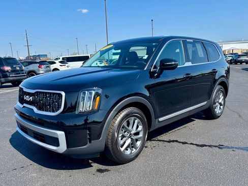 Used 2023 Kia Telluride LX FWD image 3
