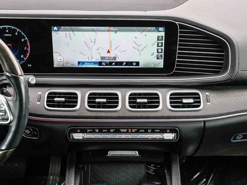 Used 2023 Mercedes-Benz GLS 450 4MATIC image 11