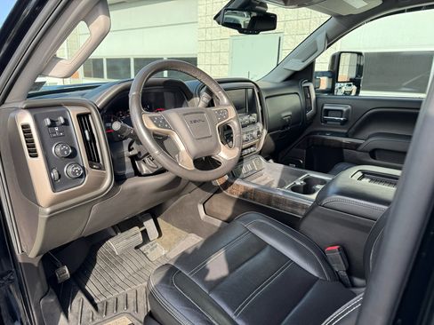 Used 2016 GMC Sierra 2500 Denali w/ Duramax Plus Package image 11
