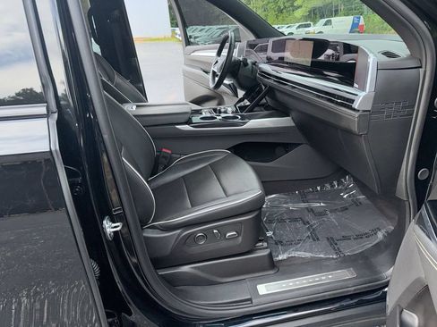 Used 2025 Cadillac Escalade Sport w/ Touring Package AWD/4WD image 32