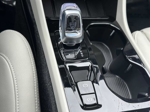 New 2026 Volvo XC40 B5 Ultra w/ Climate Package image 33