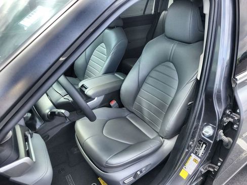 Used 2022 Toyota Highlander XLE image 11