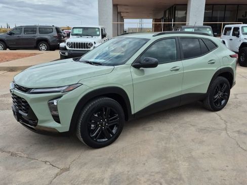 Used 2025 Chevrolet Trax ACTIV w/ Driver Confidence Package image 1