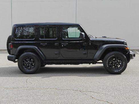 Used 2021 Jeep Wrangler Unlimited Sport AWD/4WD image 3
