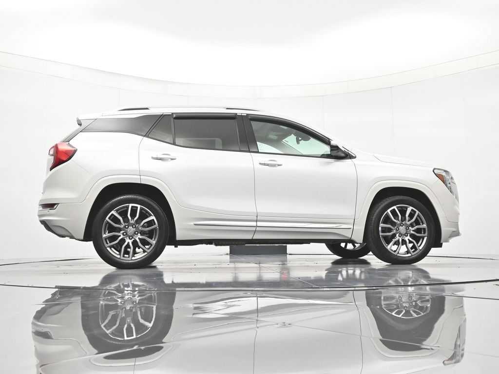 Used 2024 GMC Terrain Denali w/ Denali Premium Package AWD/4WD image 41