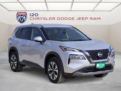 Used 2022 Nissan Rogue SV image 1
