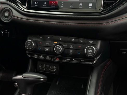Used 2025 Dodge Durango GT AWD/4WD image 29