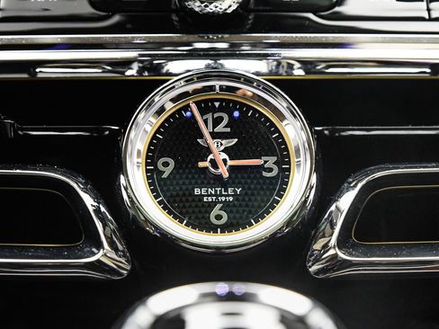 Used 2024 Bentley Flying Spur Plug-In Hybrid image 39