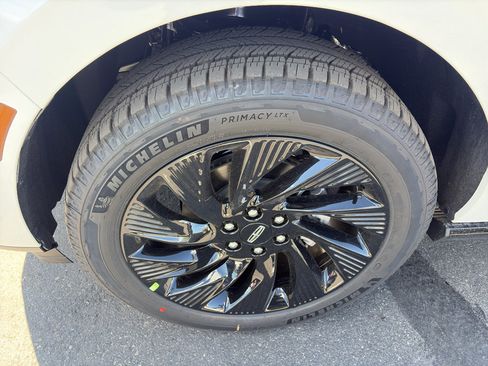New 2026 Lincoln Navigator Reserve AWD/4WD image 9
