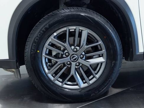 Used 2024 Nissan Rogue S AWD/4WD image 27