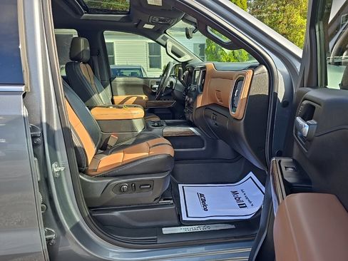 Used 2019 Chevrolet Silverado 1500 High Country image 18