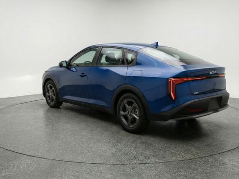 Used 2025 Kia K4 LXS image 6