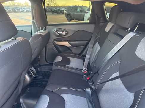 Used 2018 Jeep Cherokee Latitude w/ Altitude Package image 36