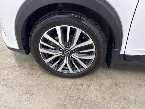 Used 2023 Nissan Kicks SV FWD image 9