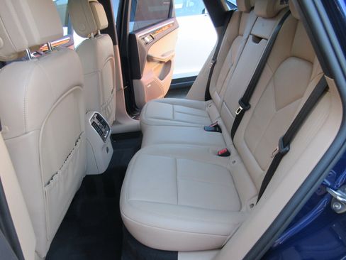 Used 2024 Porsche Macan image 39