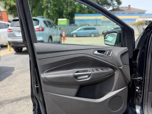 Used 2016 Ford Escape SE w/ Equipment Group 201A FWD image 9