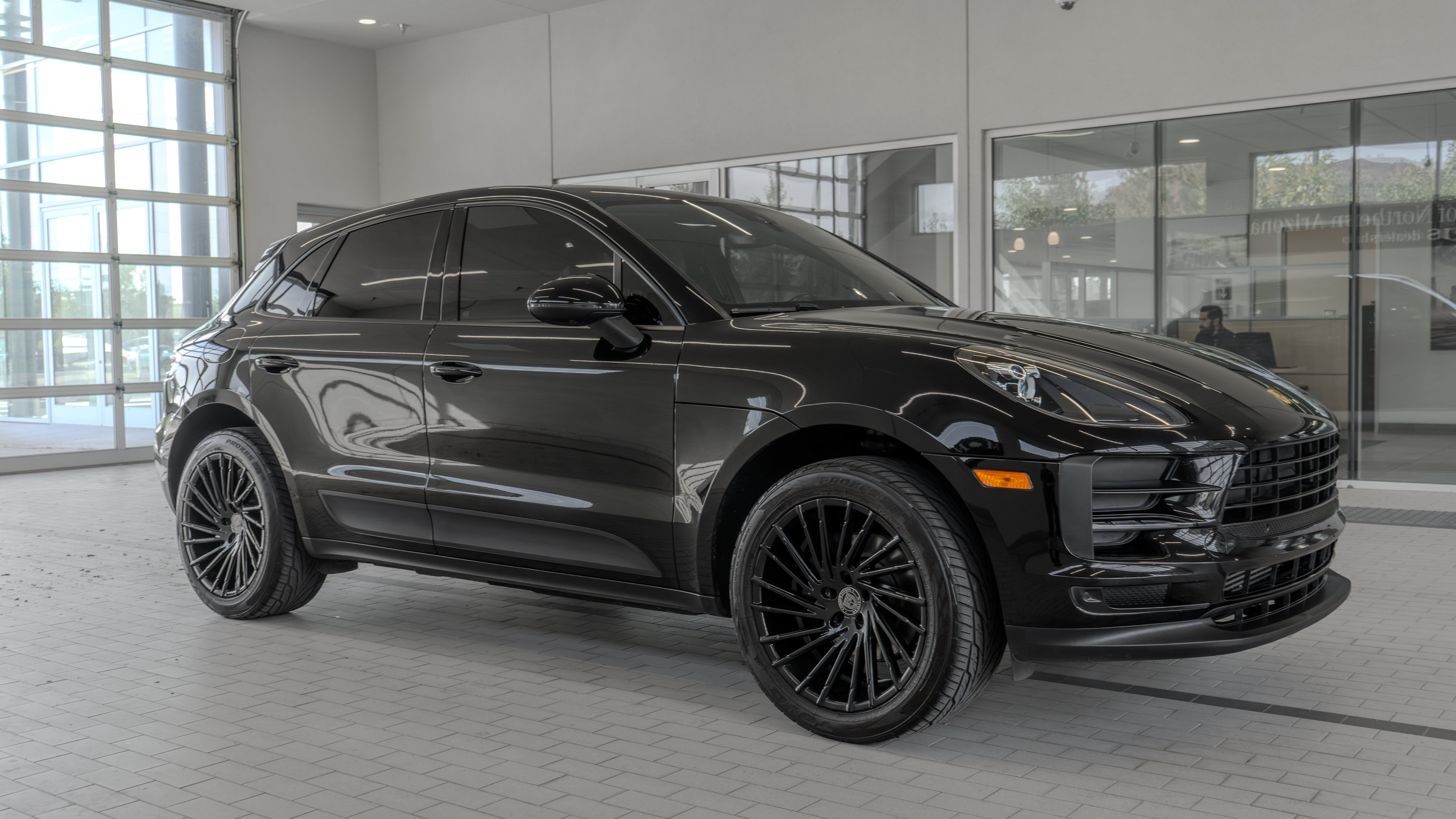 Used 2020 Porsche Macan AWD/4WD image 12