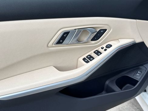 Certified 2021 BMW 330i xDrive Sedan w/ Convenience Package image 12