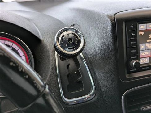 Used 2017 Dodge Grand Caravan SXT image 12