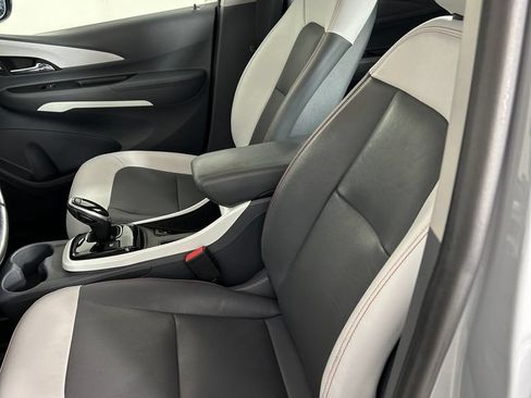 Used 2020 Chevrolet Bolt Premier w/ Infotainment Package FWD image 12