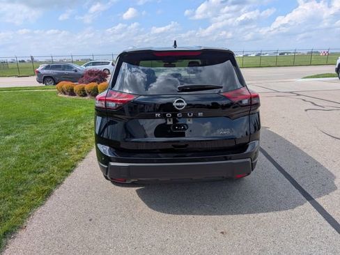 Used 2025 Nissan Rogue SV w/ SV Premium Package AWD/4WD image 7