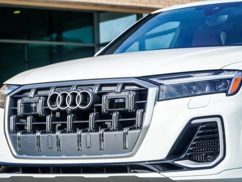 Used 2025 Audi Q7 3.0T Premium Plus AWD/4WD image 2