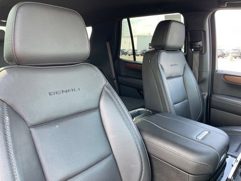 Used 2025 GMC Yukon Denali RWD image 12