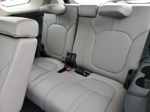 Used 2025 Honda Pilot EX-L image 12