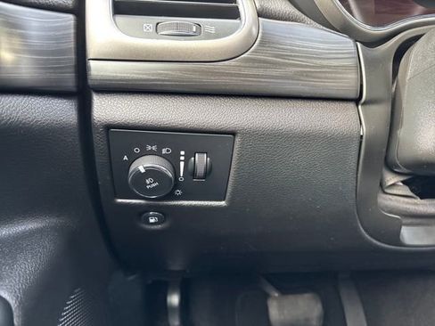 Used 2020 Jeep Grand Cherokee Altitude image 17