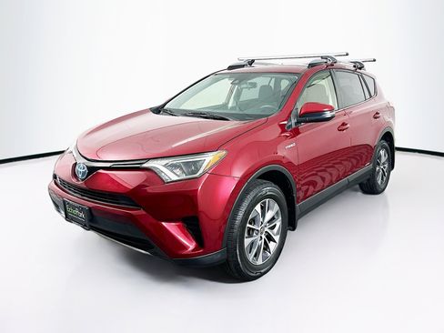 Used 2018 Toyota RAV4 LE image 3