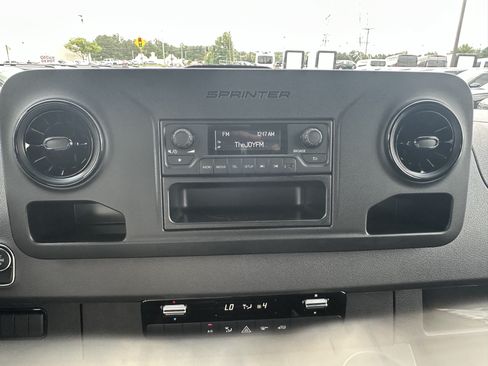 Used 2025 Mercedes-Benz Sprinter 2500 image 24