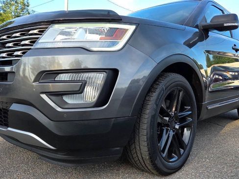 Used 2017 Ford Explorer XLT w/ Equipment Group 202A AWD/4WD image 7