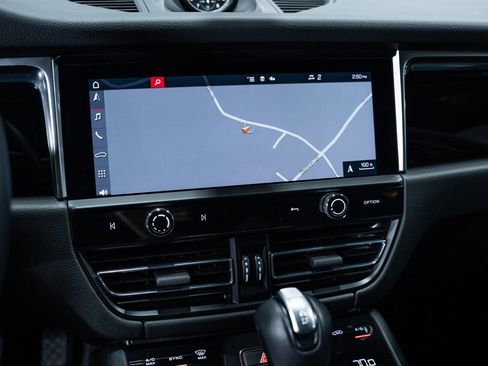 Used 2022 Porsche Macan S image 57