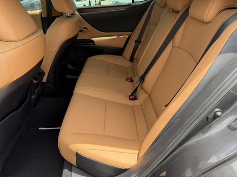 Used 2024 Lexus ES 350 w/ Premium Package FWD image 18