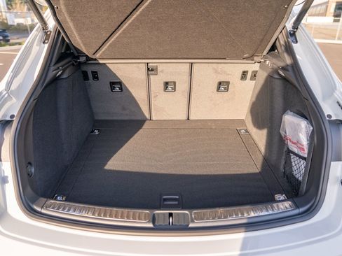 New 2026 Porsche Macan image 28