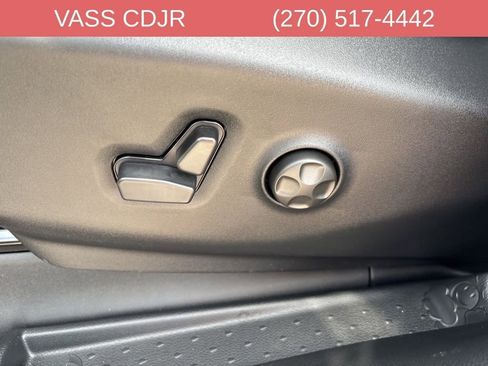 New 2026 Chrysler Pacifica Select image 29