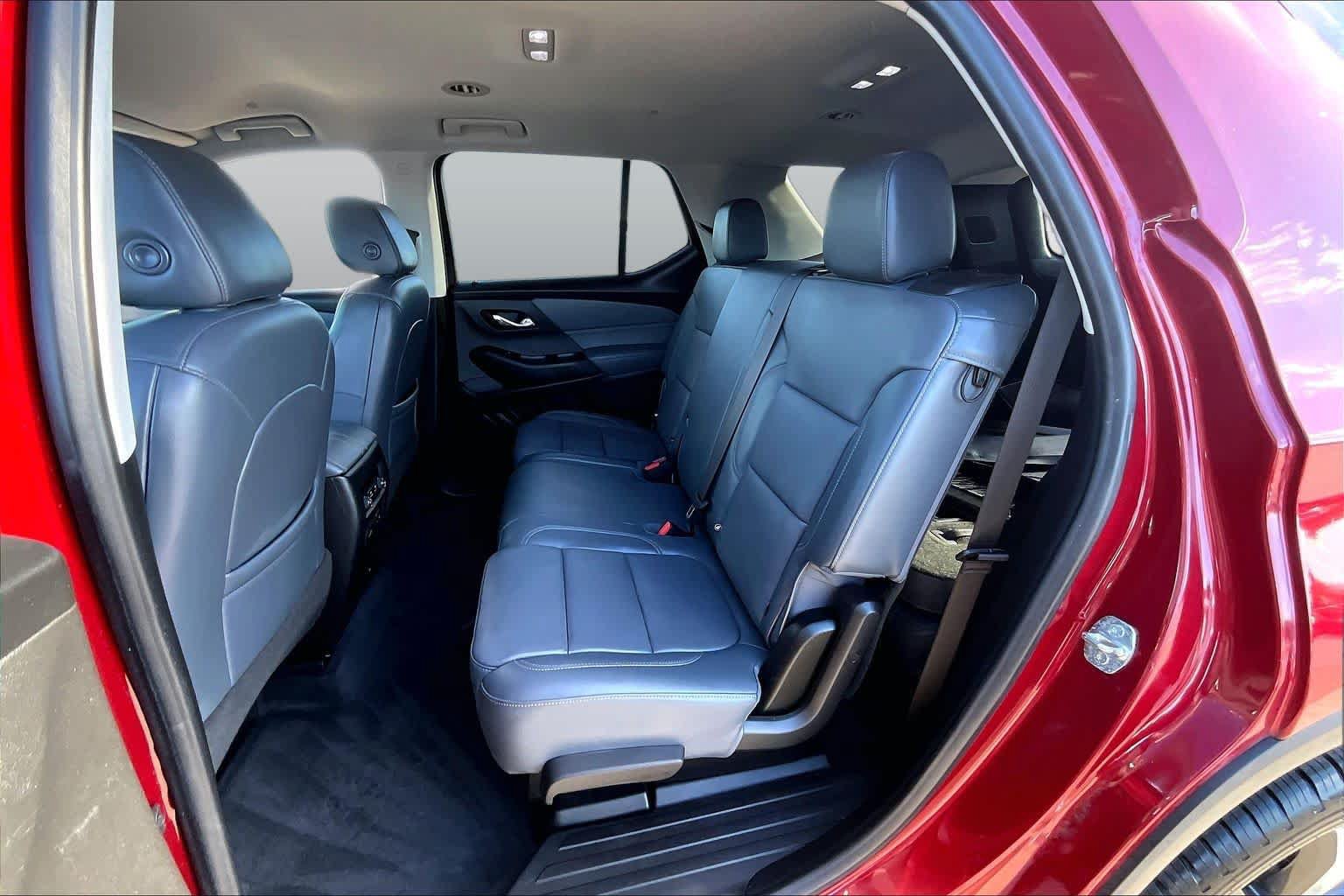 Used 2020 Chevrolet Traverse LT w/ LT Premium Package FWD image 18