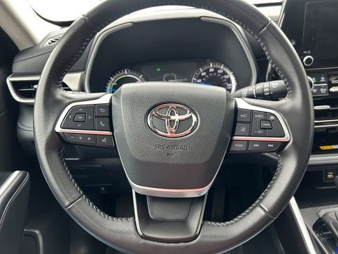 Certified 2024 Toyota Highlander XLE AWD/4WD image 13