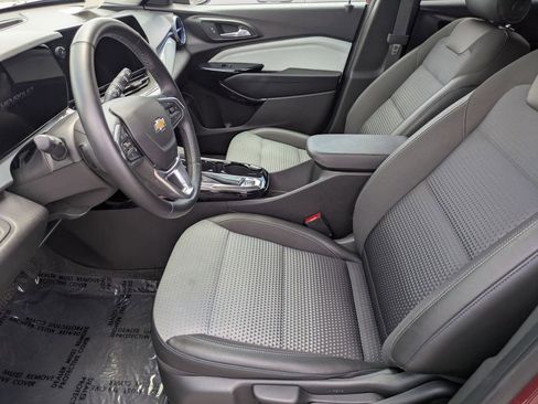 Used 2025 Chevrolet Trax LT w/ LT Convenience Package image 22