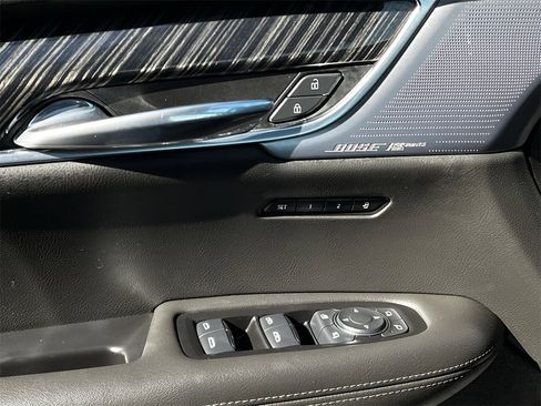 Used 2025 Cadillac XT6 Premium Luxury image 21
